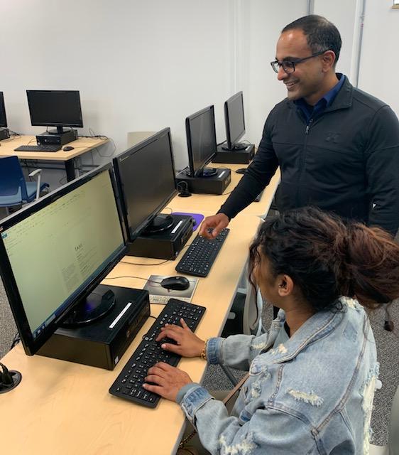 CTEP member teaching a participant at a desktop computer